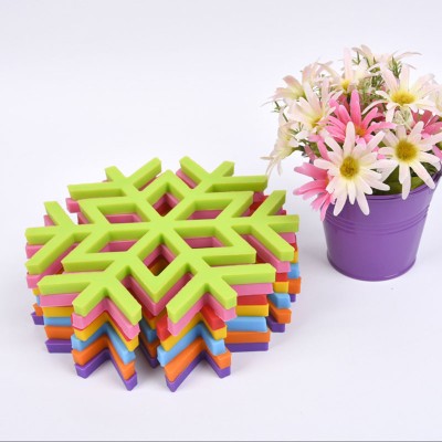 Snowflake-Shaped Silicone Mats with Hollow-Out Design Table Mats Wholesale