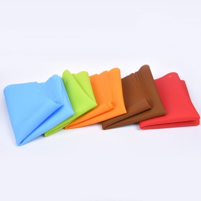 Wholesale 40*60cm Heat-Resistant and Easy-to-Clean Silicone Mats for Dining Table