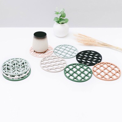 Mesh Fish Scale Textured Hollow-Out Silicone Coasters - Kitchenware Heat Resistant Pads in Stock for Home Use