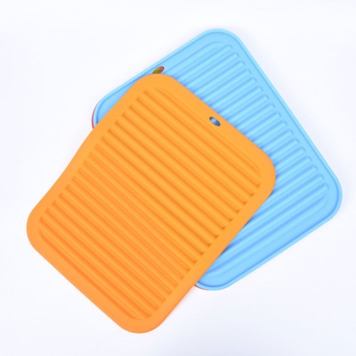 Silicone Mats with Raised Stripes for Heat Dissipation, Heat Insulation, and Anti-scalding, Tabletop Pressure Cooker Pad