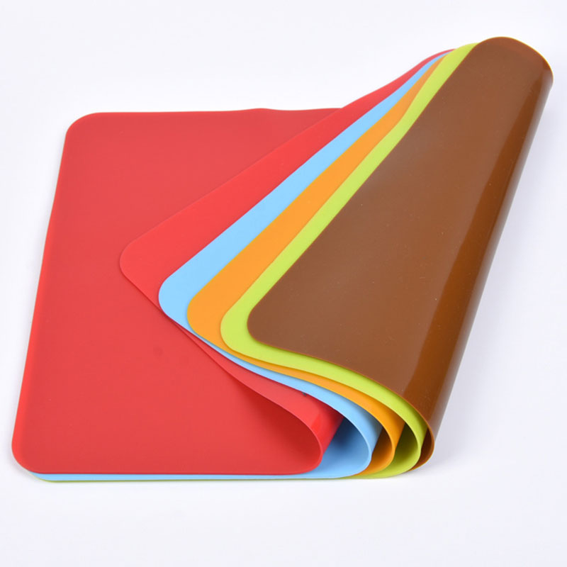 40 cm Long and 30 cm Wide Silicone Mats, Western-style Dining Mats, Heat Insulation and Anti-slip