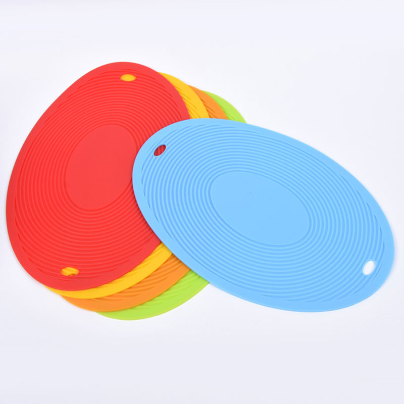 Oval Silicone Mats with Concave-Convex Line Texture for Heat Dissipation with Hanging Holes