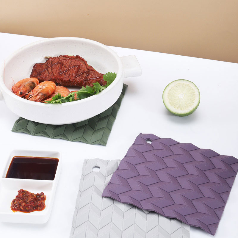 Scale Texture Silicone Mats for Household Desktop, Anti-Slip and Anti-scald