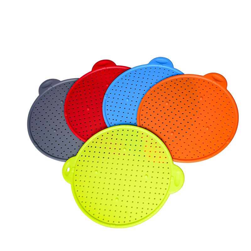 Heat Insulation Silicone Mats with a Diameter of 33cm, a Thickness of 8mm, Portable Ears and Heat Dissipation Holes