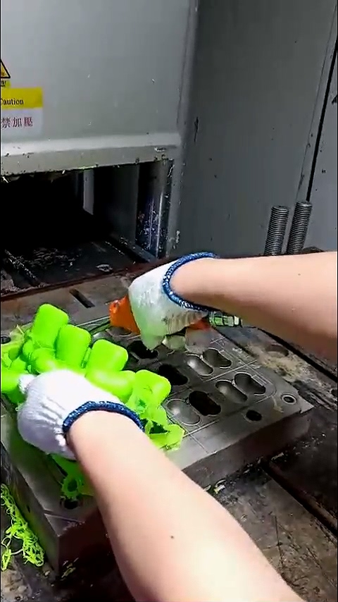 Bluetooth Earbud Silicone Case Demolding Process | Silicone Molding in Action